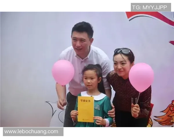 足球巨星与孩子们的温馨时刻：传递梦想与希望的美好瞬间