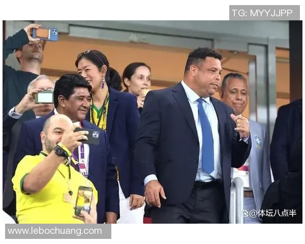 足球明星的背后团队揭秘助理在职业生涯中的重要角色分析 足球明星的背后团队揭秘助理在职业生涯中的重要角色分析