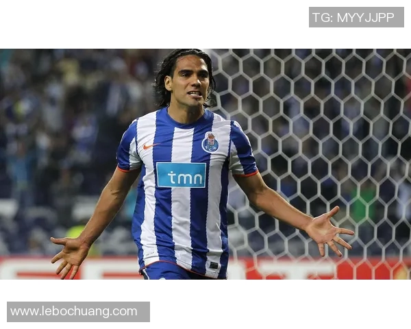 足球明星妻子的魅力瞬间展现她们背后的故事与风采