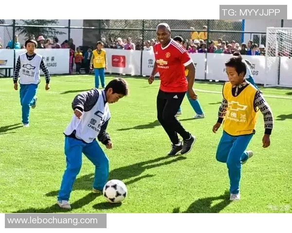 足球明星中的奢华生活与财富传奇揭秘土豪们的球场与生活方式 足球明星中的奢华生活与财富传奇揭秘土豪们的球场与生活方式