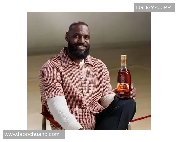 足球明星幽默调侃詹姆斯的趣事引发球迷热议与欢笑 足球明星幽默调侃詹姆斯的趣事引发球迷热议与欢笑