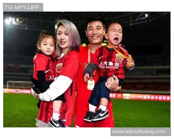 足球明星的维密女友如何在时尚与爱情之间找到平衡