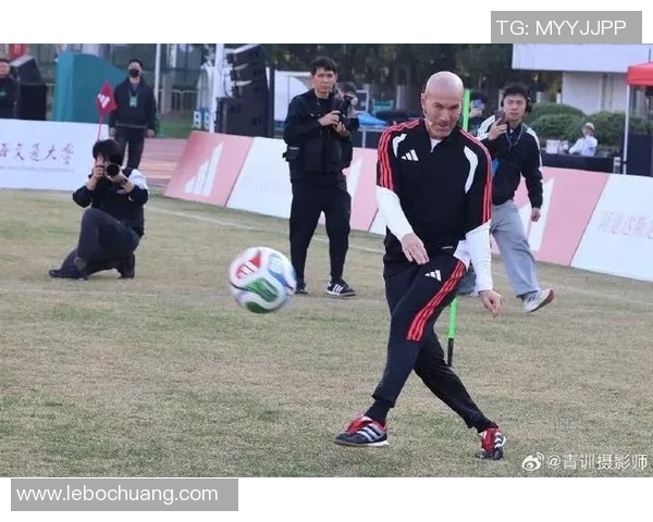 阿迪达斯代言的足球明星们如何影响全球足球文化与时尚潮流 阿迪达斯代言的足球明星们如何影响全球足球文化与时尚潮流